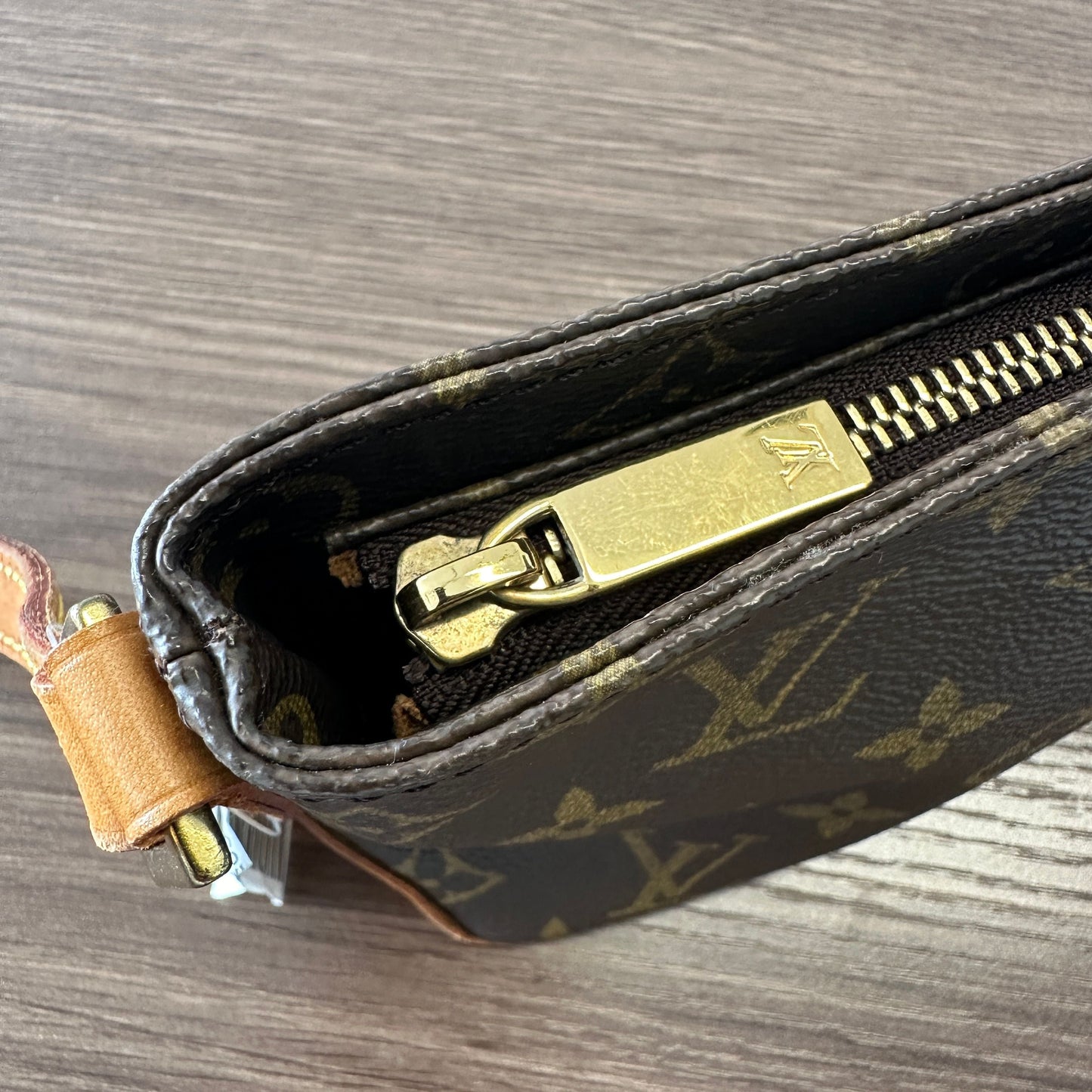Louis Vuitton Trotteur Shoulder Bag LB119323