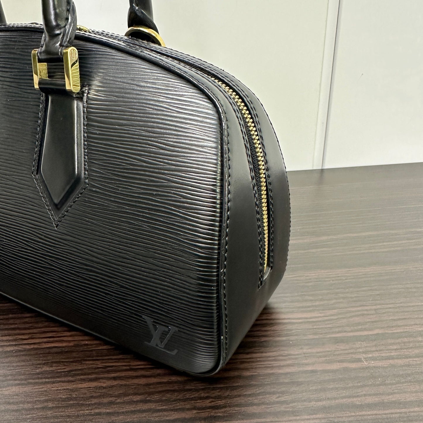 Louis Vuitton Epi Jasmine Handbag Black Leather  LB123072