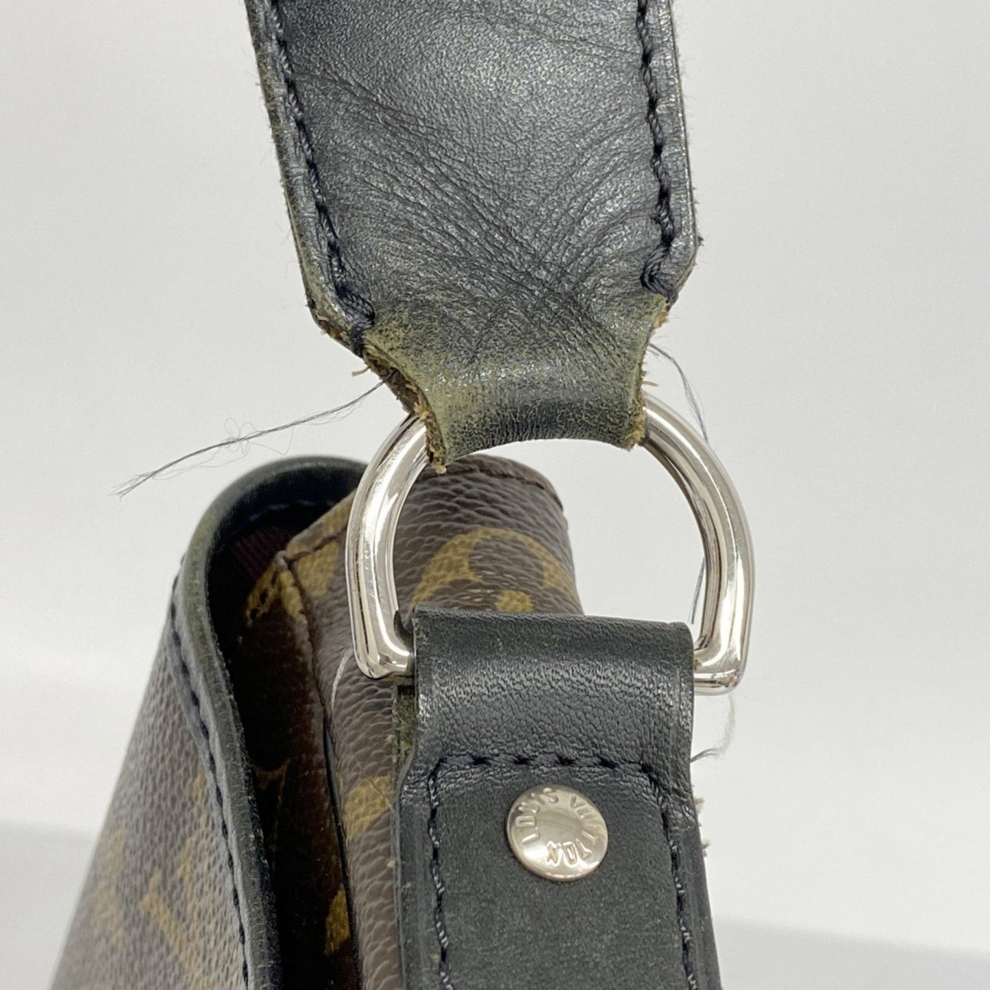 Louis Vuitton  Noir Shoulder Bag