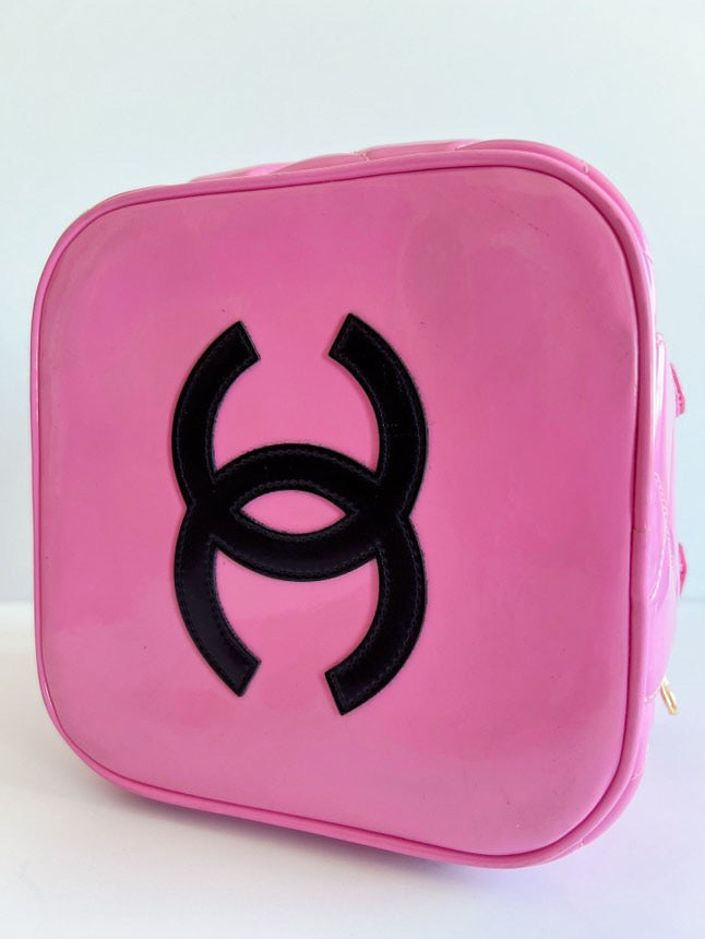 CHANEL 1995  "Barbie" Heart-Mirror Vanity Case Bag in pink