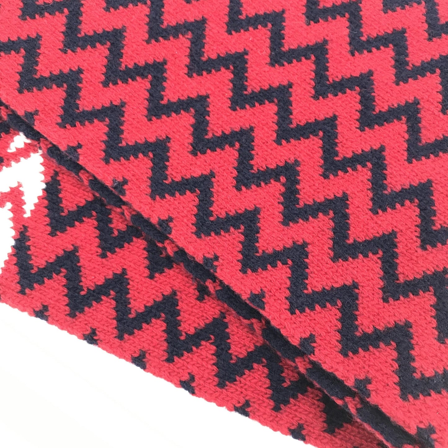 Gucci Red Zigzag Wool Knit Women's Scarf ( )