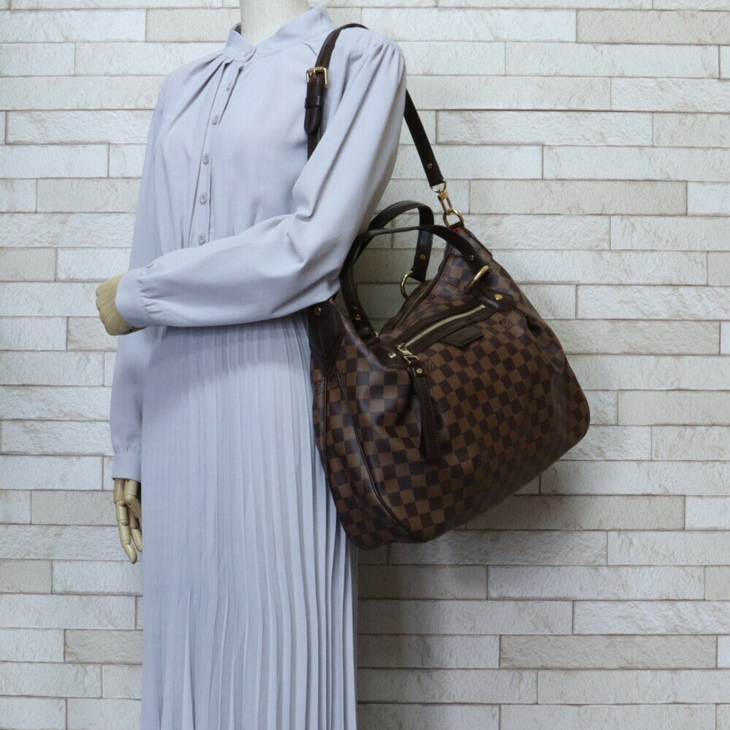 LOUIS VUITTON Evora Shoulder Bag