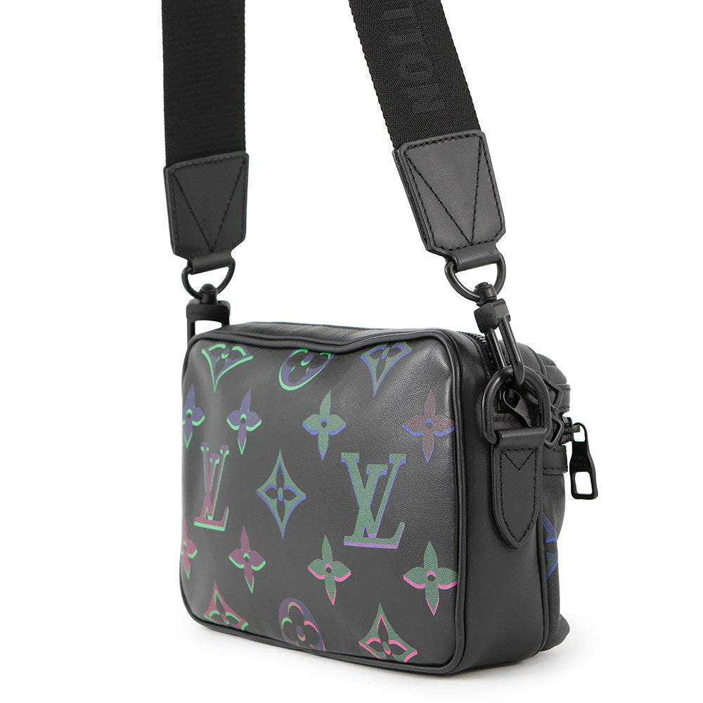 LOUIS VUITTON comet messenger NoirM22495 Calf Leather Monogram?Pattern Size PM