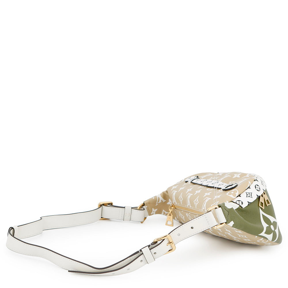LOUIS VUITTON Bumbag Khaki/White/BeigeM44611 Monogram Monogram Giant