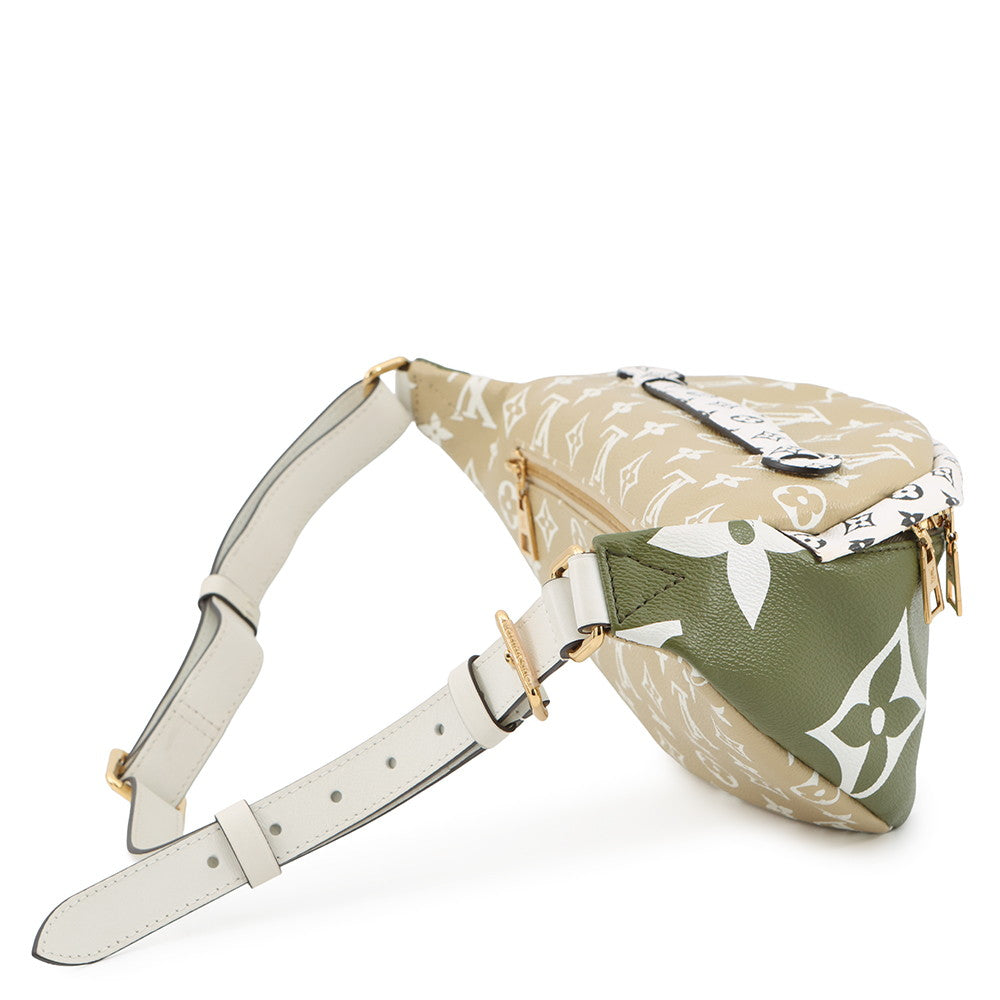 LOUIS VUITTON Bumbag Khaki/White/BeigeM44611 Monogram Monogram Giant