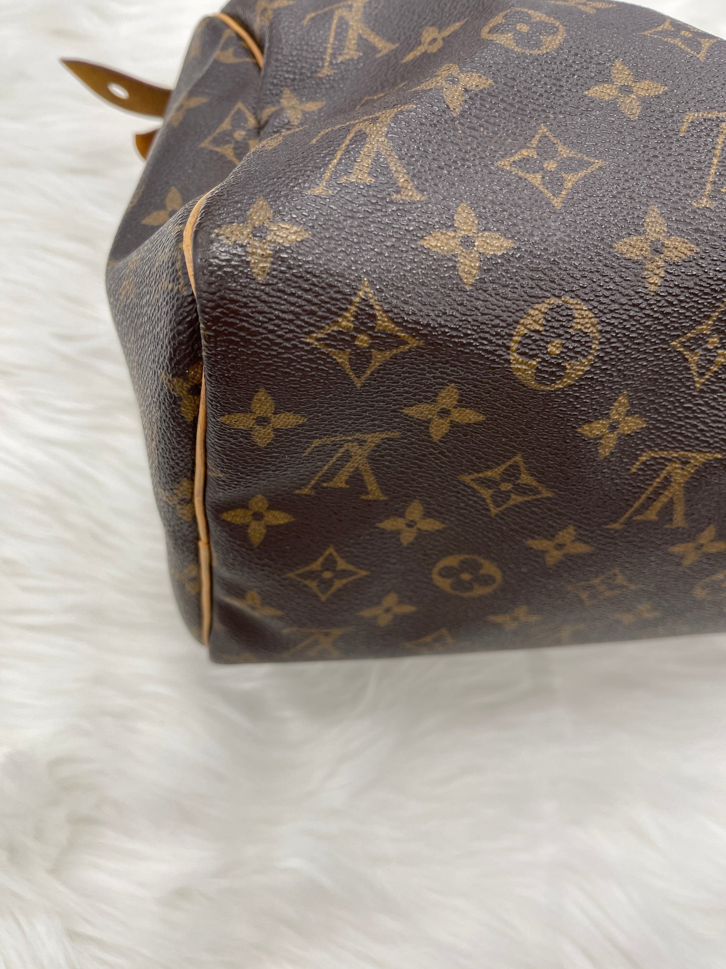 Handbag Luxury Designer By Louis Vuitton Size: Medium