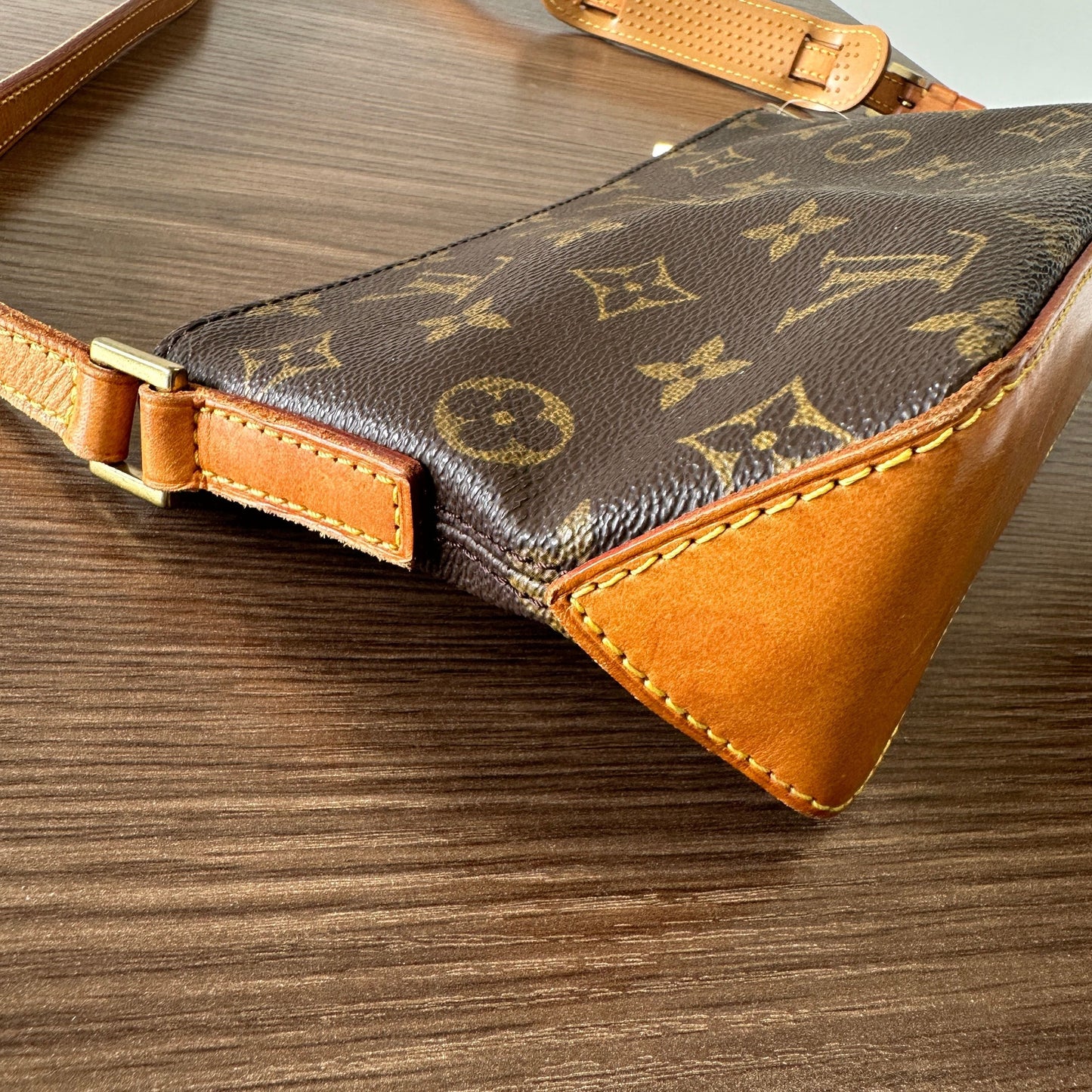 Louis Vuitton Trotteur Shoulder Bag LB119323