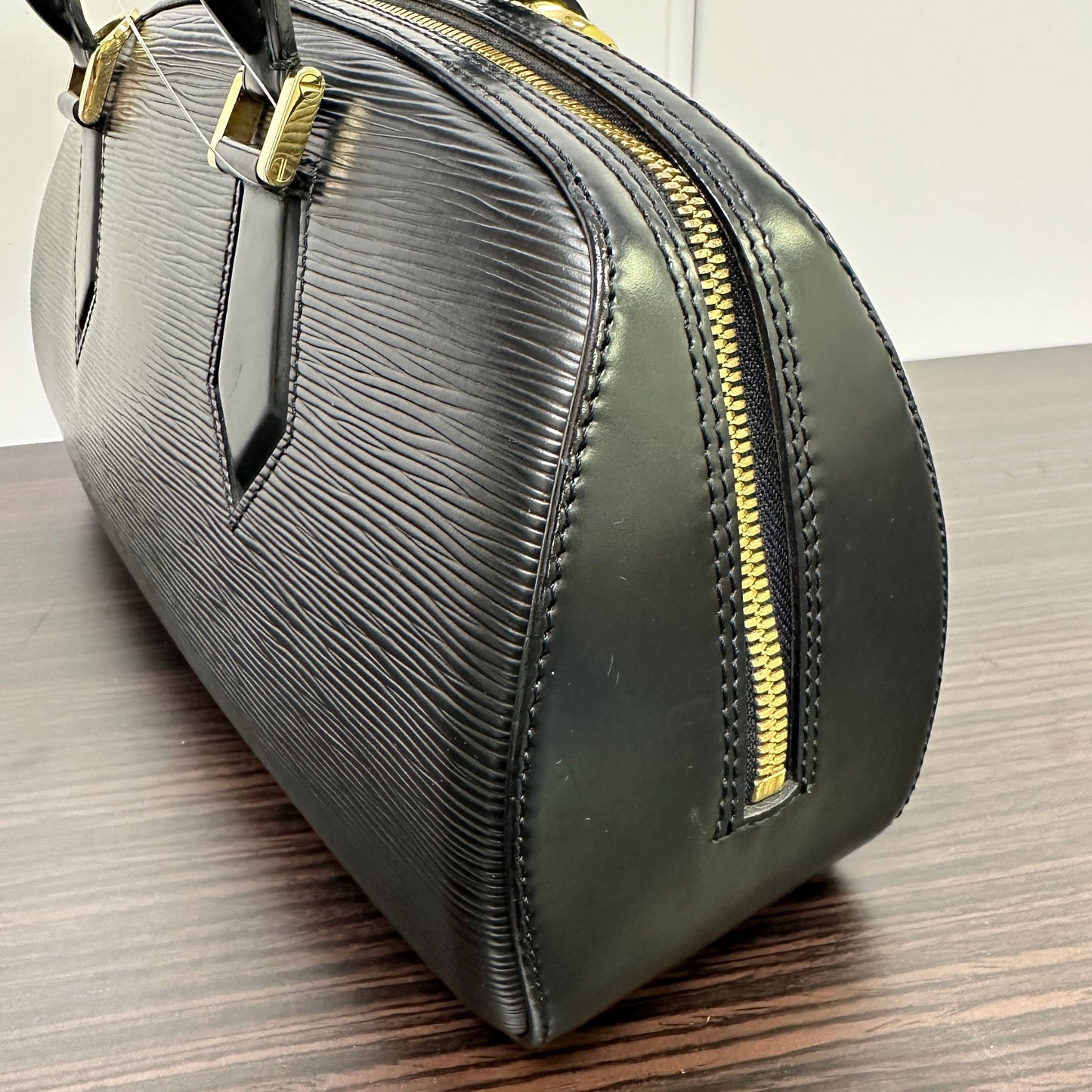 Louis Vuitton Epi Jasmine Handbag Black Leather  LB123072