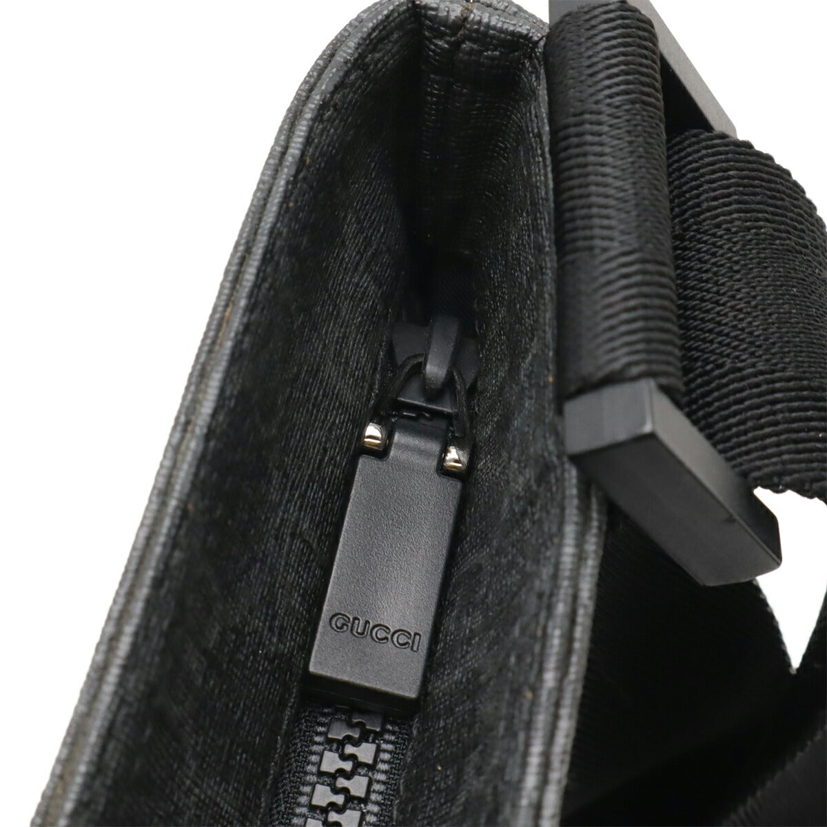 Gucci GG Supreme Shoulder Bag