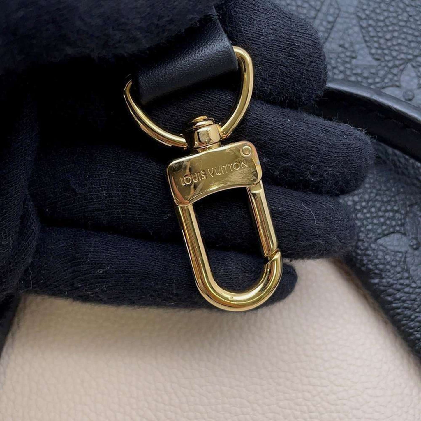 Louis Vuitton Tote V