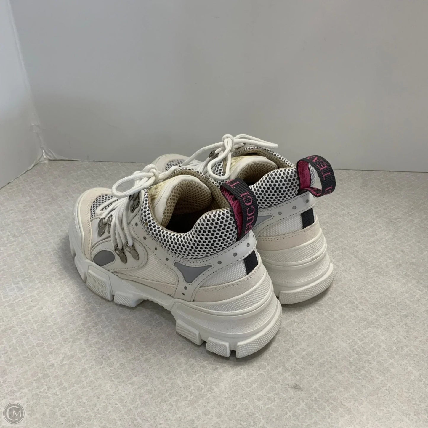 Shoes Luxury Designer By Gucci In White, Size: 5.5