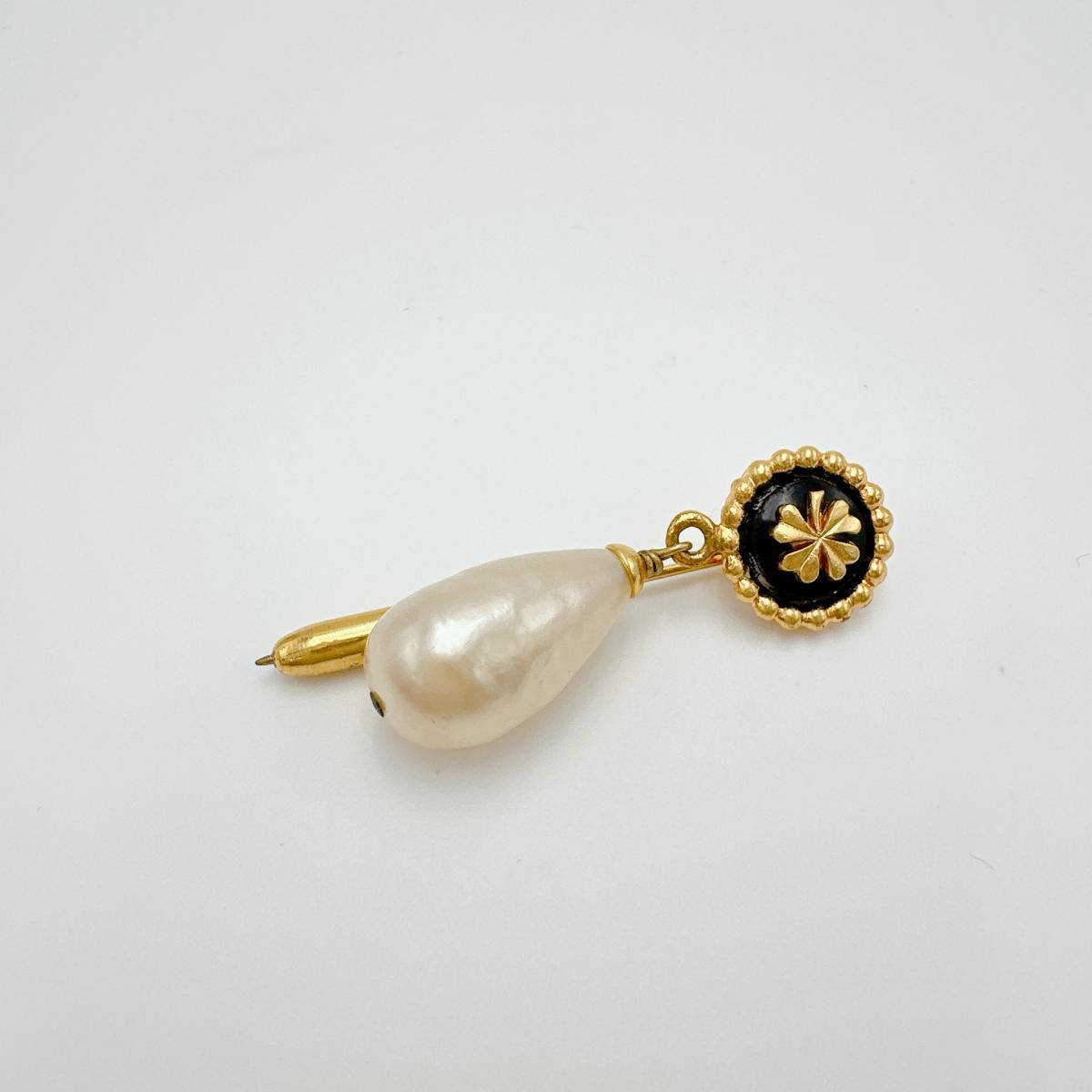 CHANEL Brooch Gold Plated gold Pin Brooch Women
