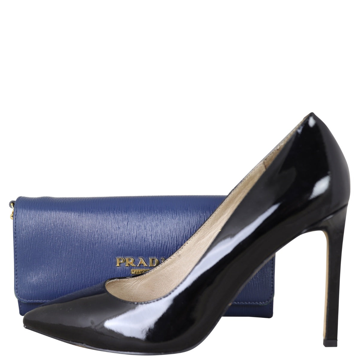 Prada Vitello Move Wallet on Chain