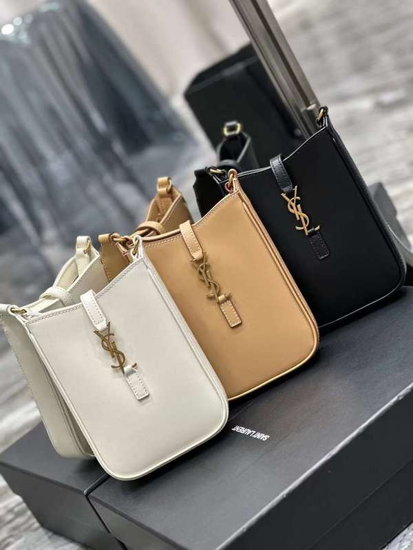 Yves Saint Laurent Atelier Signature Handbag