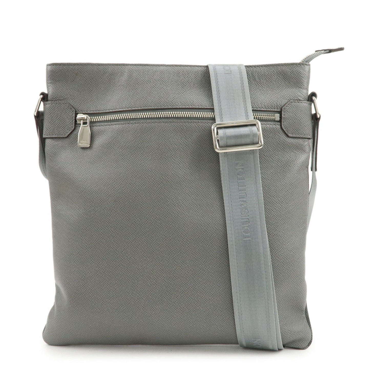 Louis Vuitton Taiga Sasha Shoulder Bag Crossbody Bag Glacier M32630