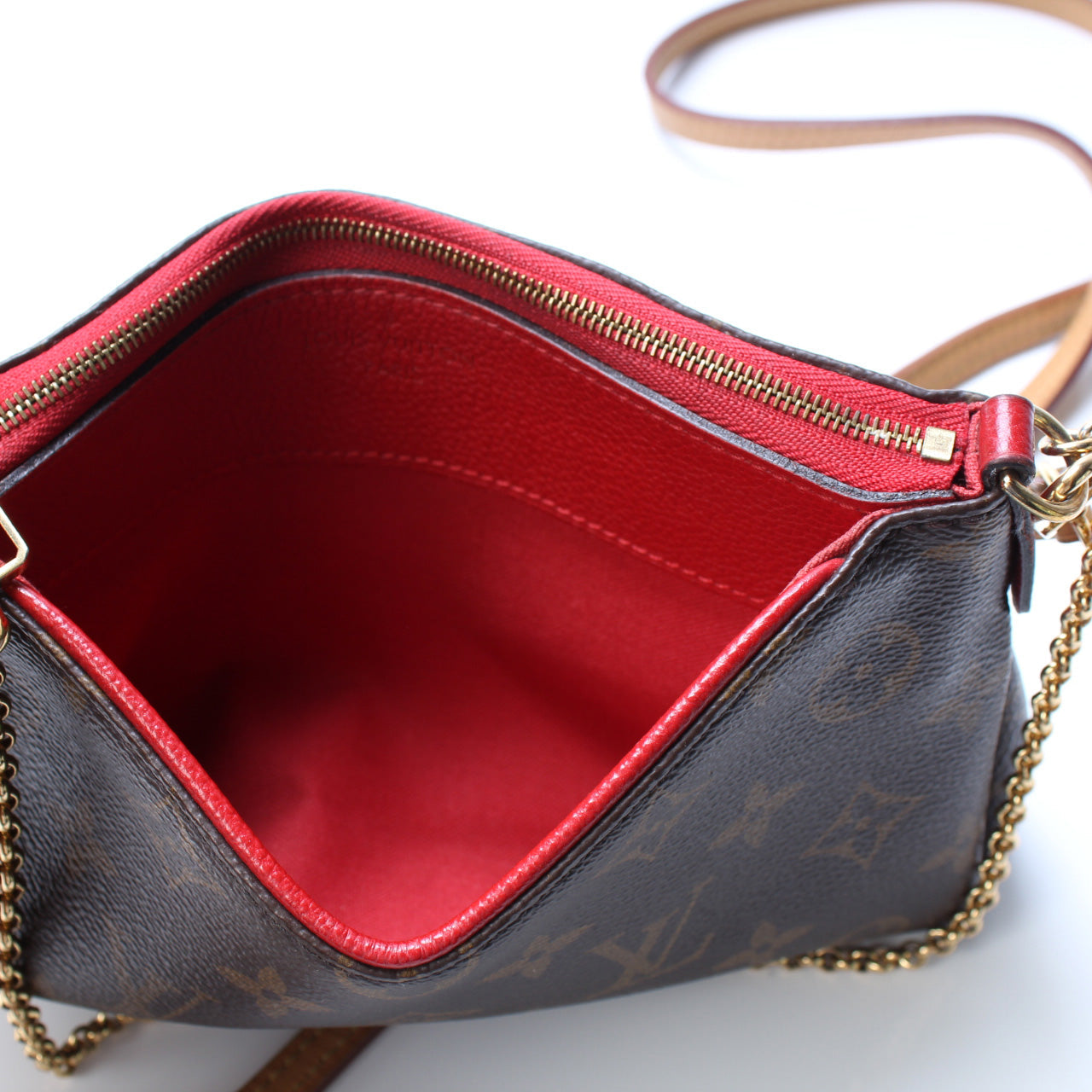 Louis Vuitton Pallas Clutch Monogram
