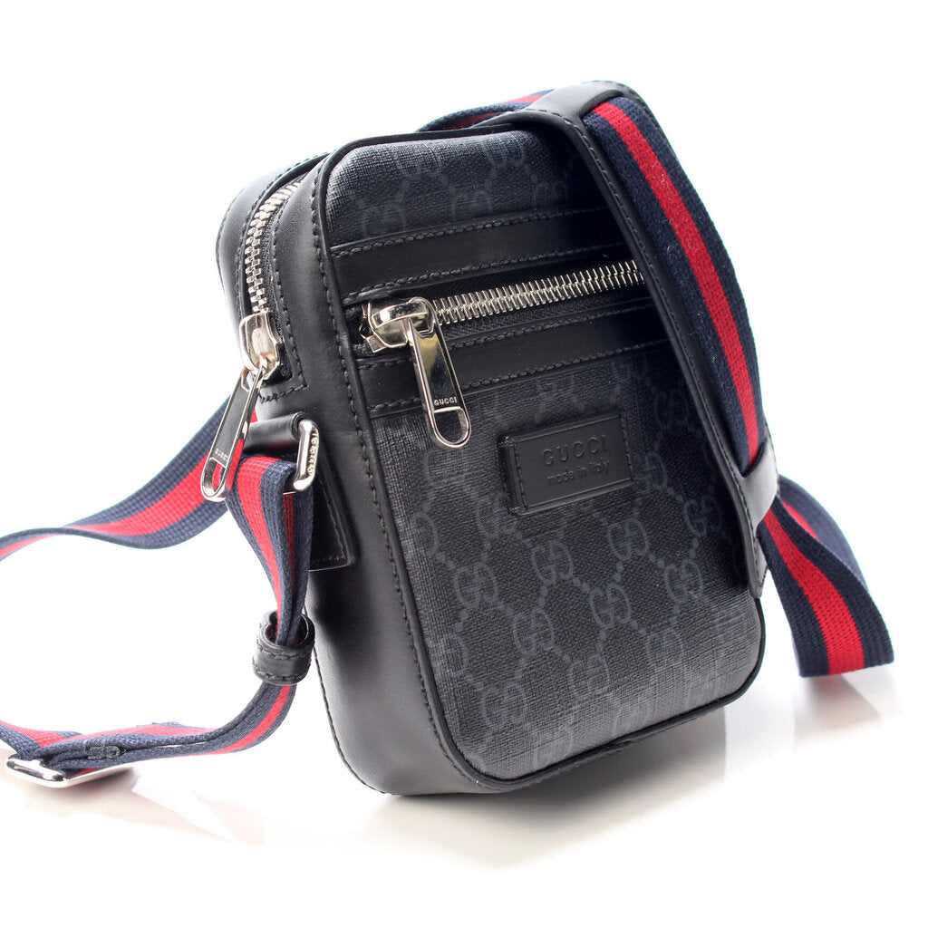 Gucci 598103 GG Supreme Messenger Bag