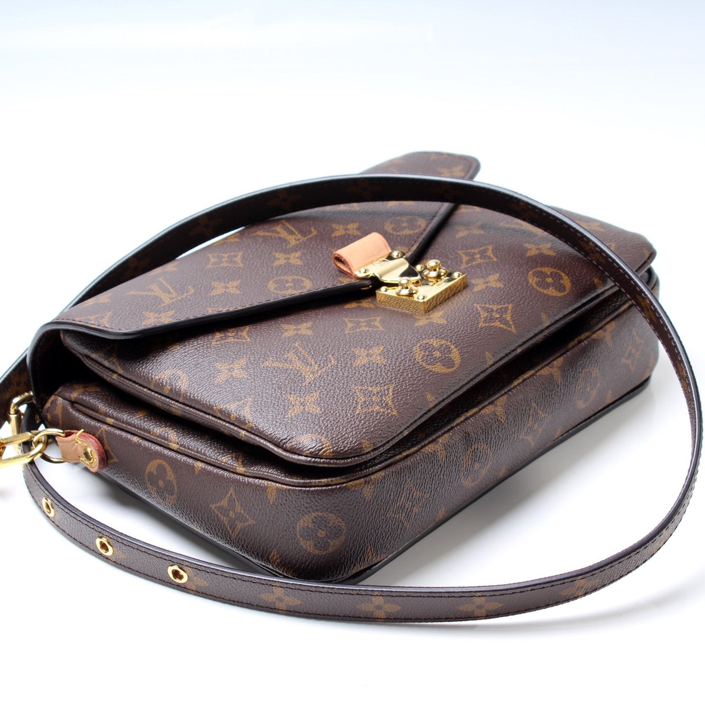 Louis Vuitton Pochette Metis Monogram