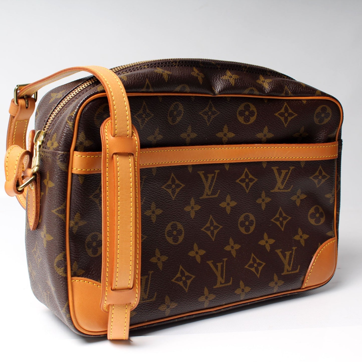Louis Vuitton Trocadero 30 Monogram