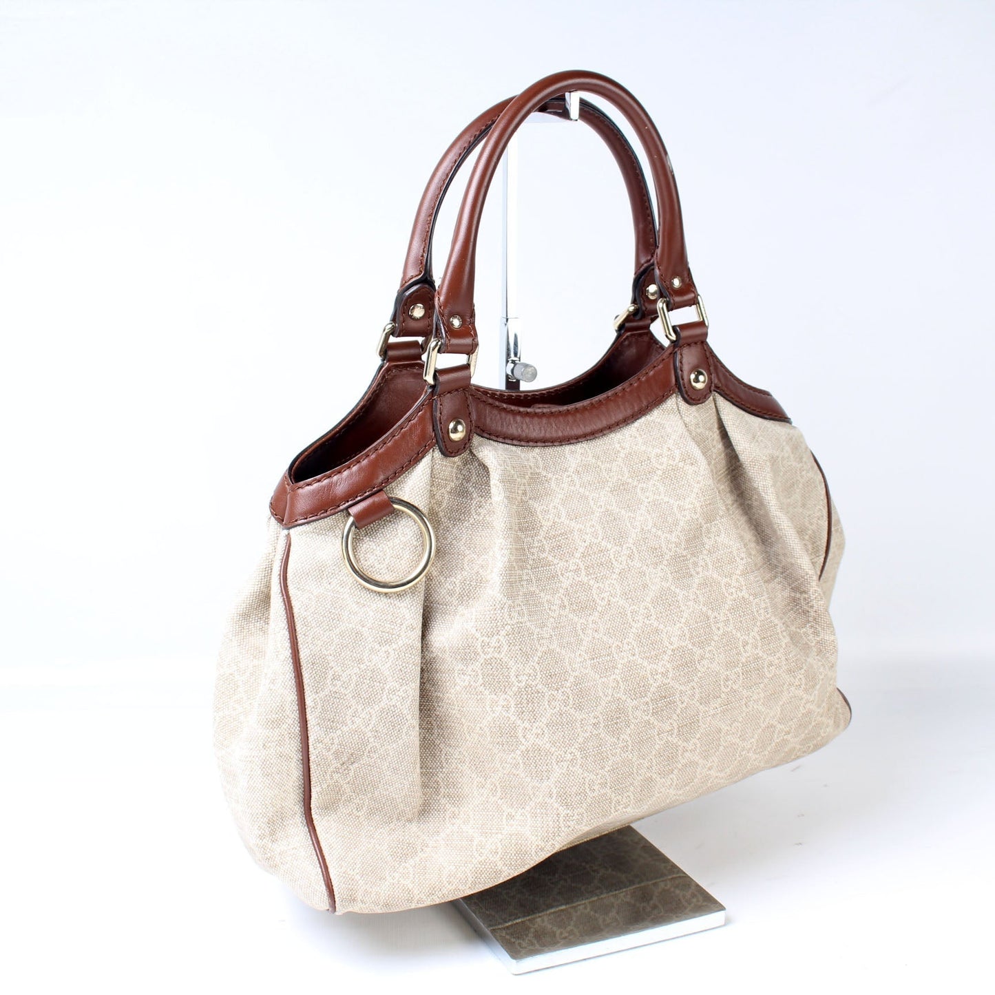 Gucci 211944 Sukey GG Canvas Medium Bag