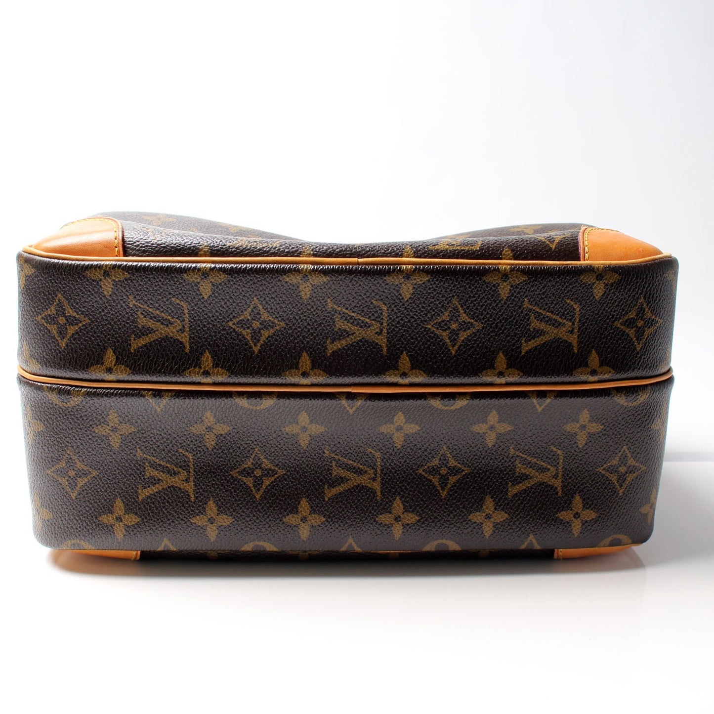 Louis Vuitton Nil Monogram
