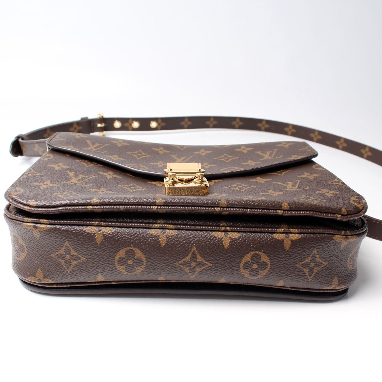Louis Vuitton Pochette Metis Monogram