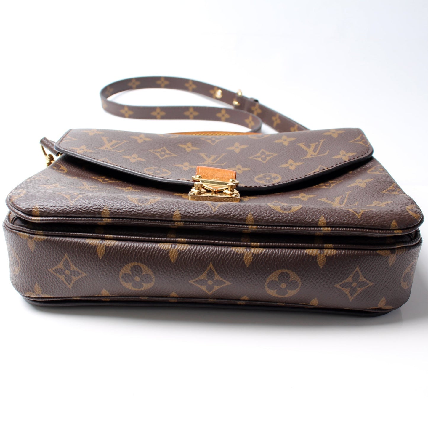 Louis Vuitton Pochette Metis Monogram