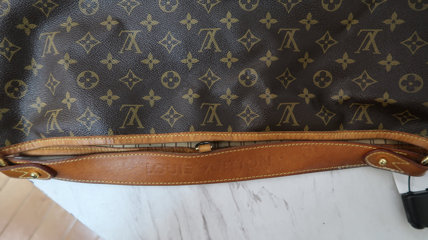 Handbag Luxury Designer By Louis Vuitton Size: Large