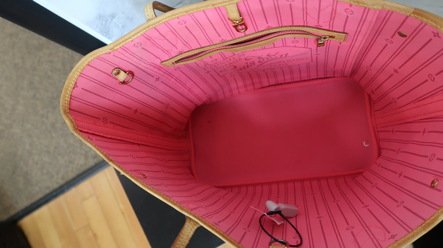 Handbag Luxury Designer By Louis Vuitton Size: Large