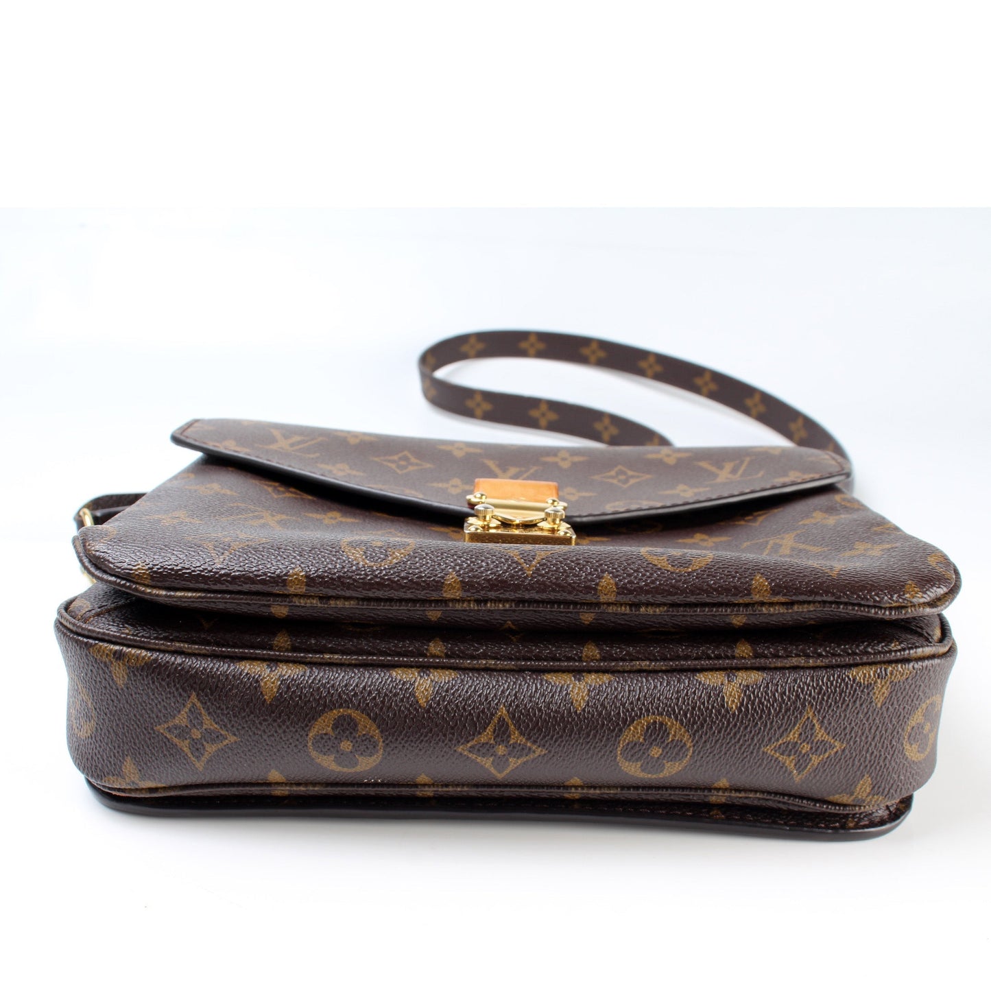 Louis Vuitton Pochette Metis Monogram