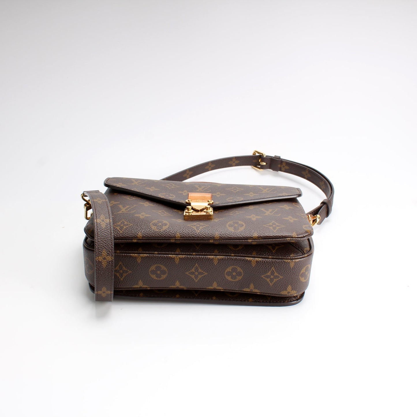 Louis Vuitton Pochette Metis Monogram