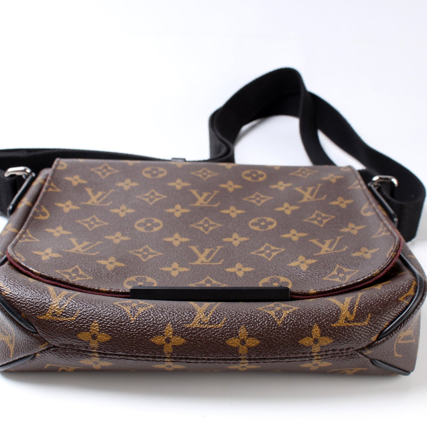 Louis Vuitton District PM Monogram