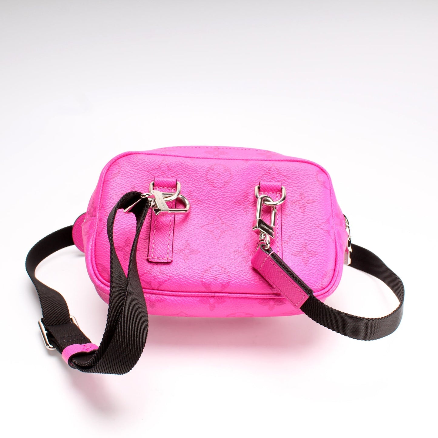 Louis Vuitton Outdoor Pouch Taigarama Monogram