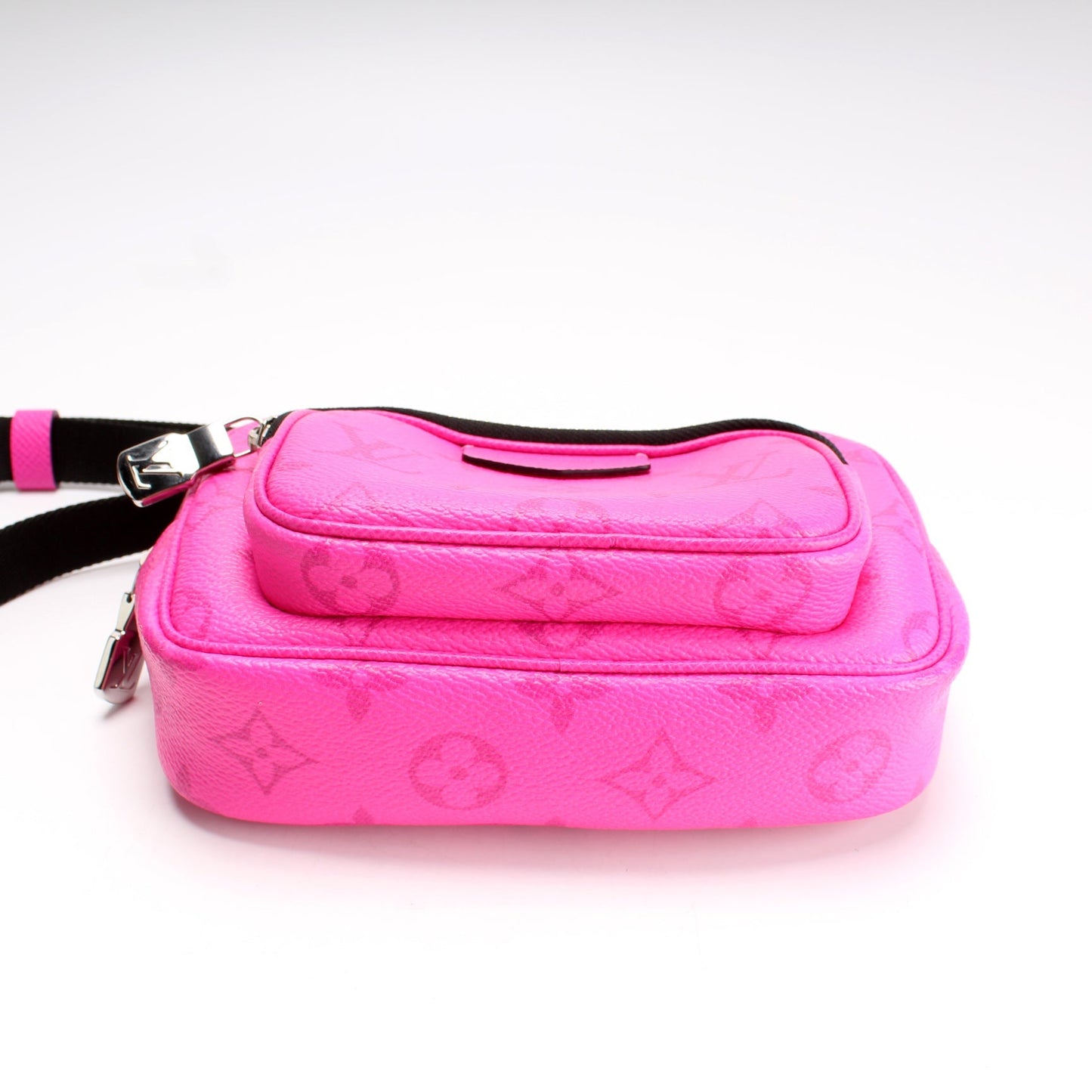 Louis Vuitton Outdoor Pouch Taigarama Monogram