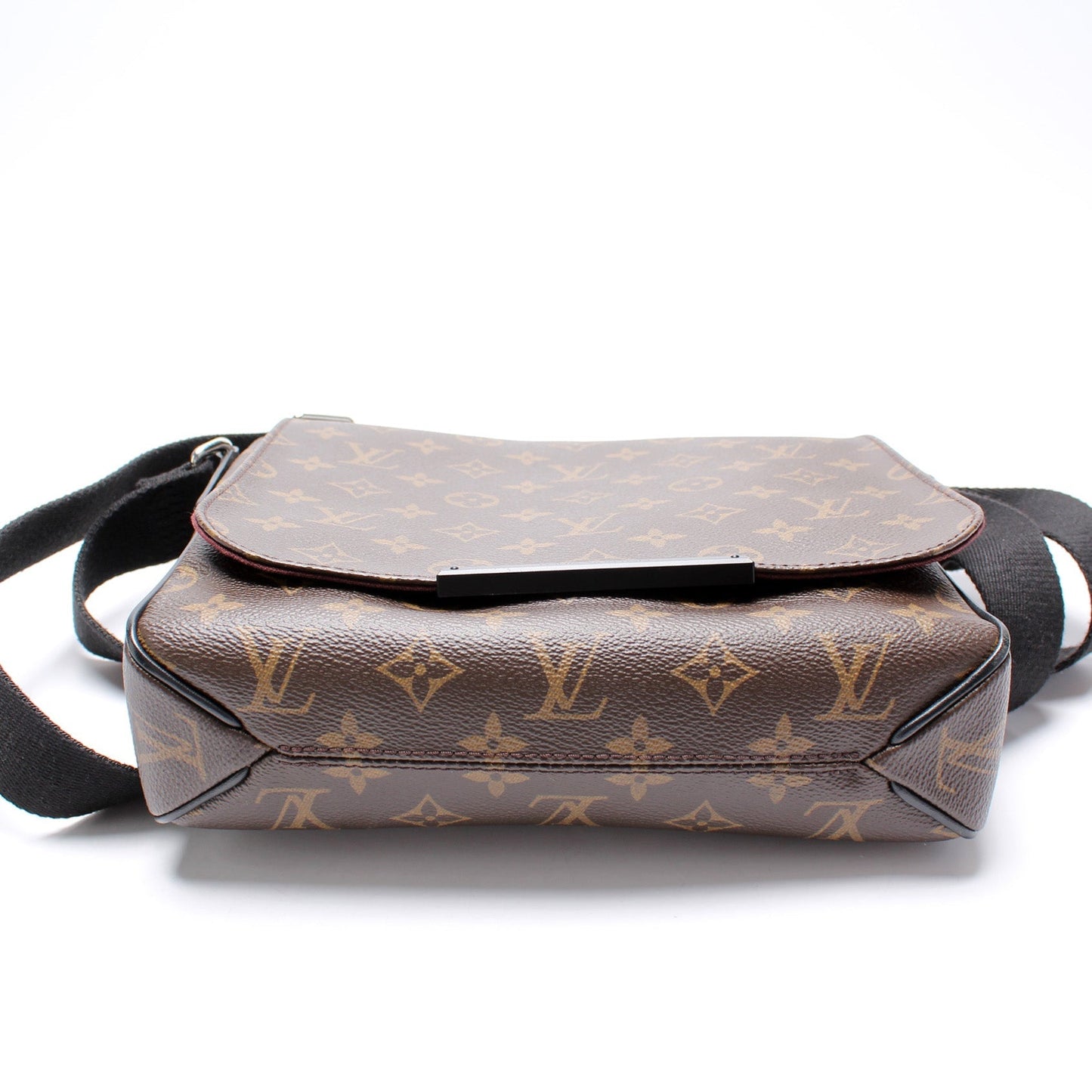 Louis Vuitton District PM Monogram