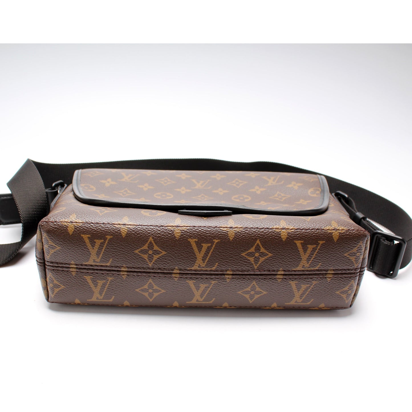 Louis Vuitton Magnetic Messenger Monogram Macassar