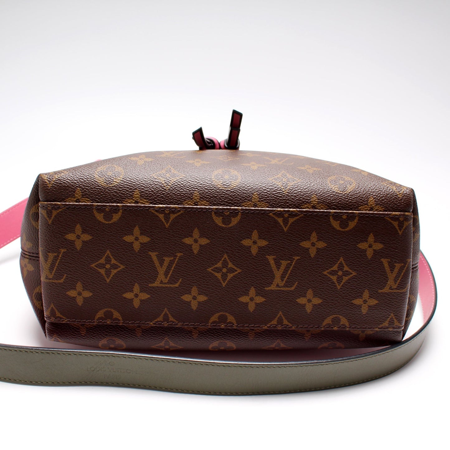 Louis Vuitton Tuileries Besace Monogram