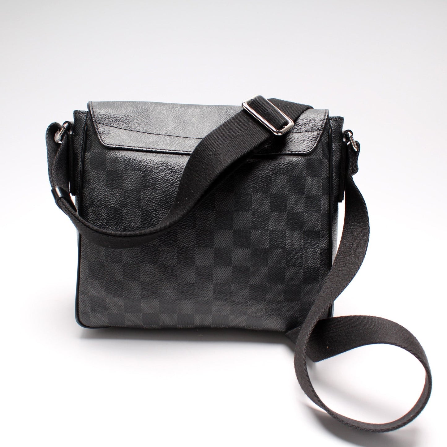 Louis Vuitton District PM Damier Graphite