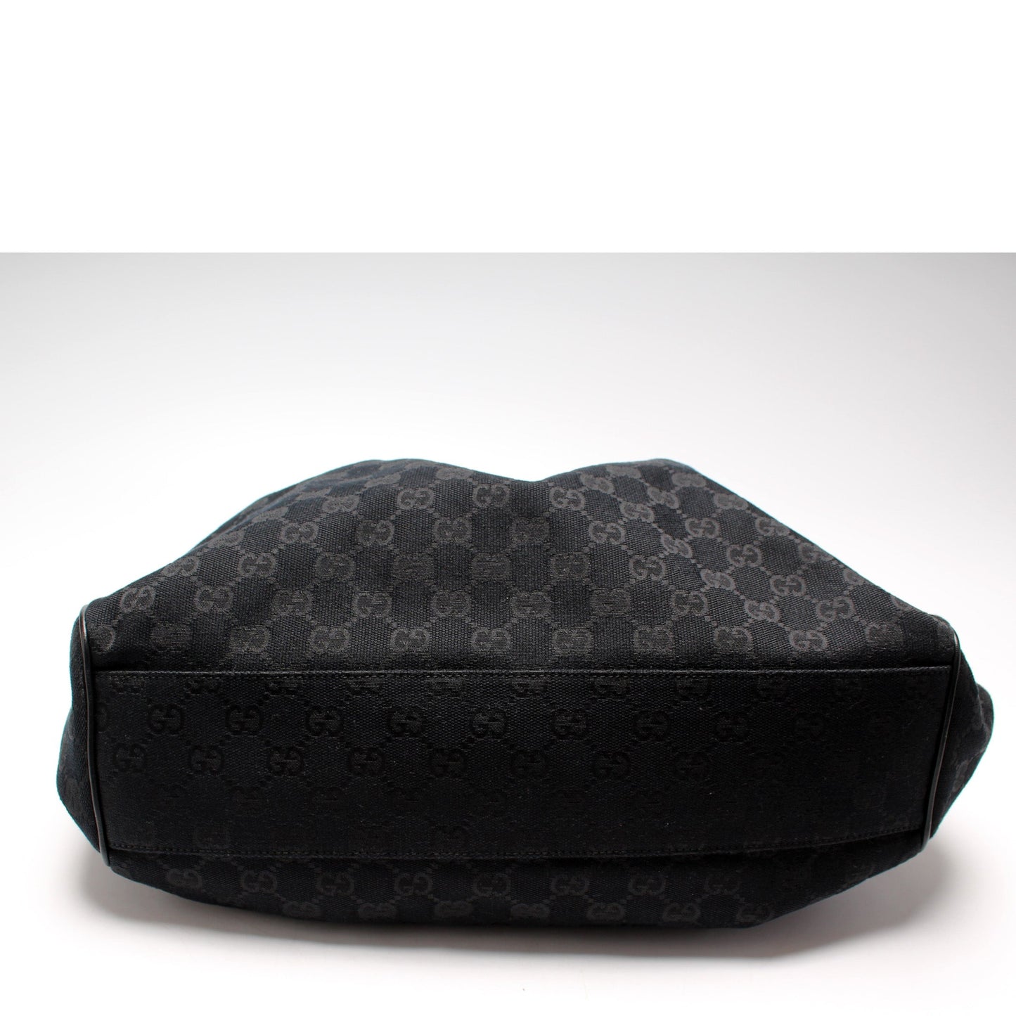 Gucci 211944 Sukey GG Canvas Medium Bag