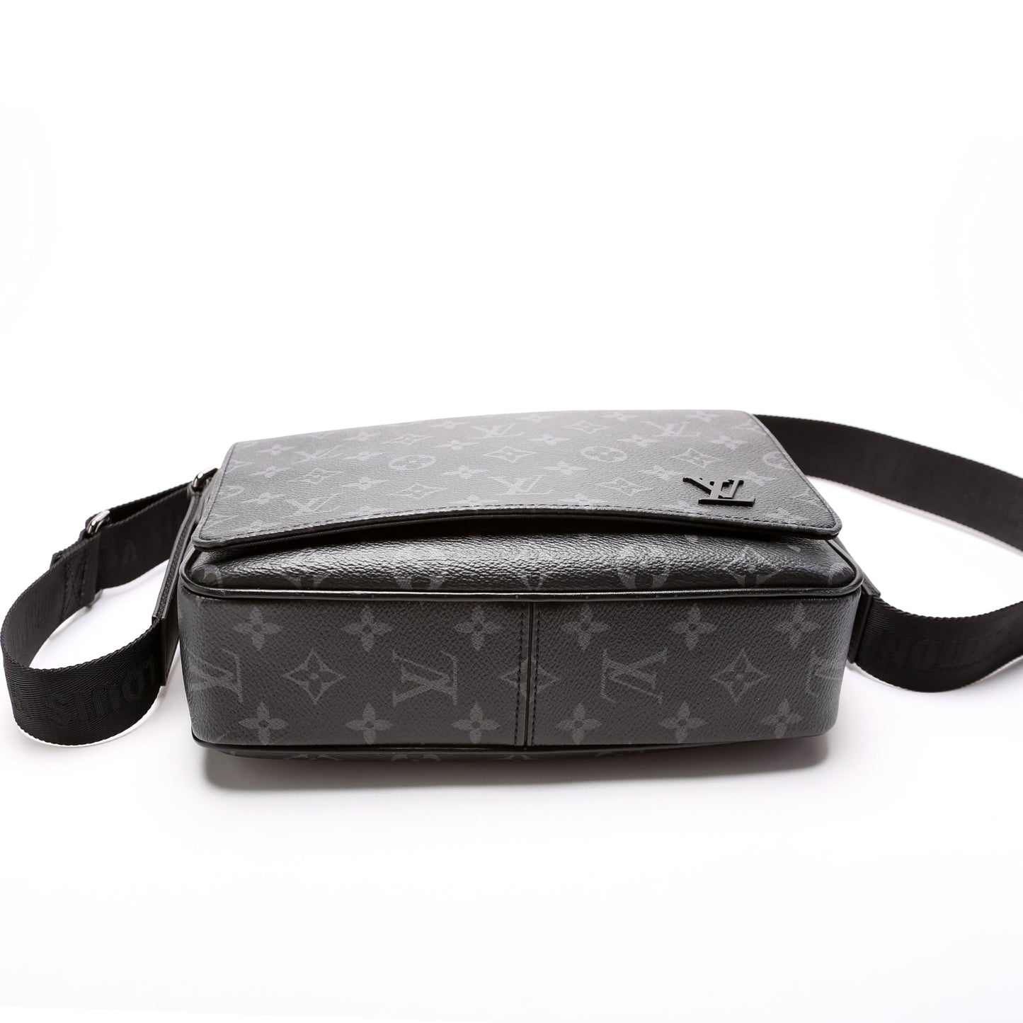 Louis Vuitton District PM Monogram Eclipse NV3