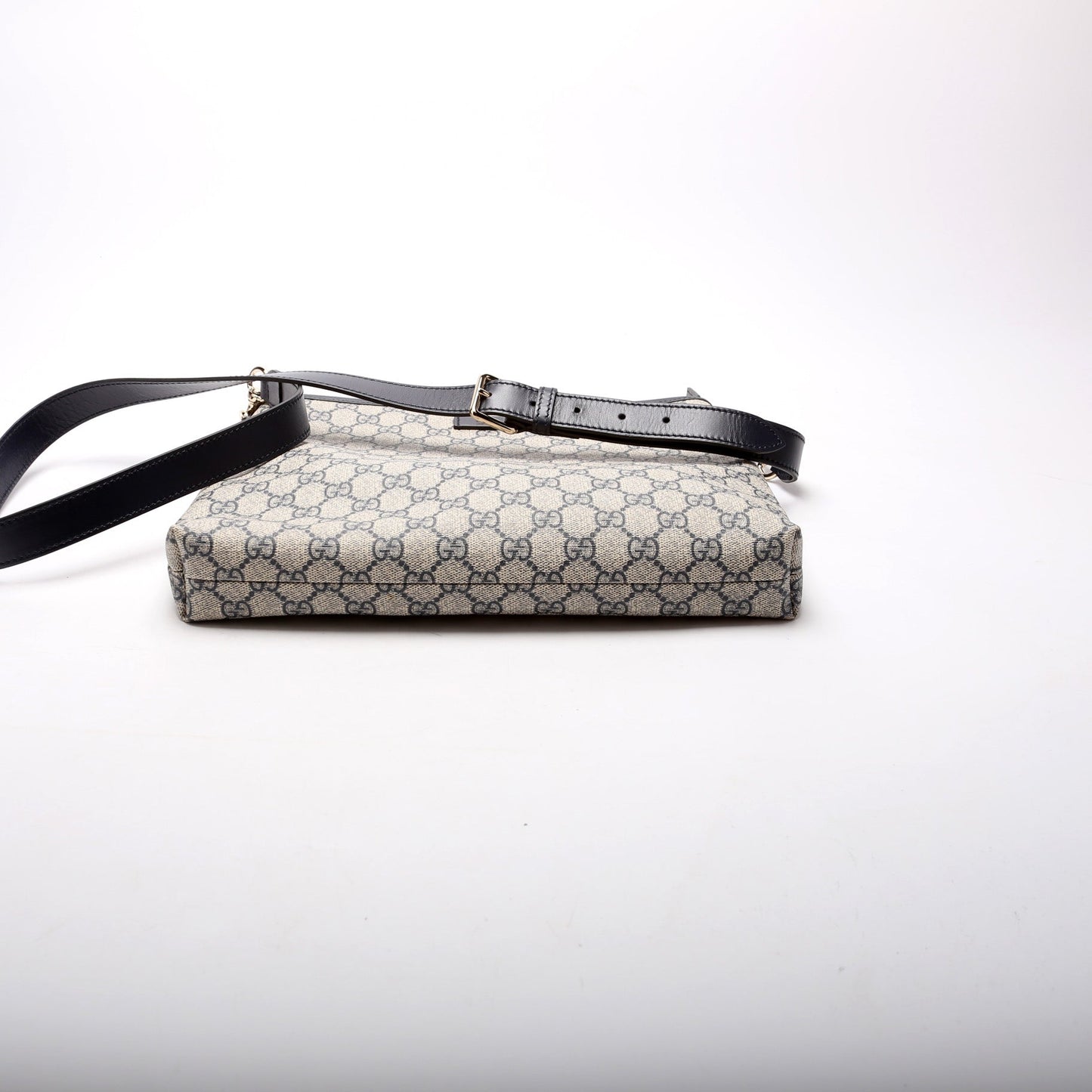 Gucci 388924 GG Supreme Crossbody Bag