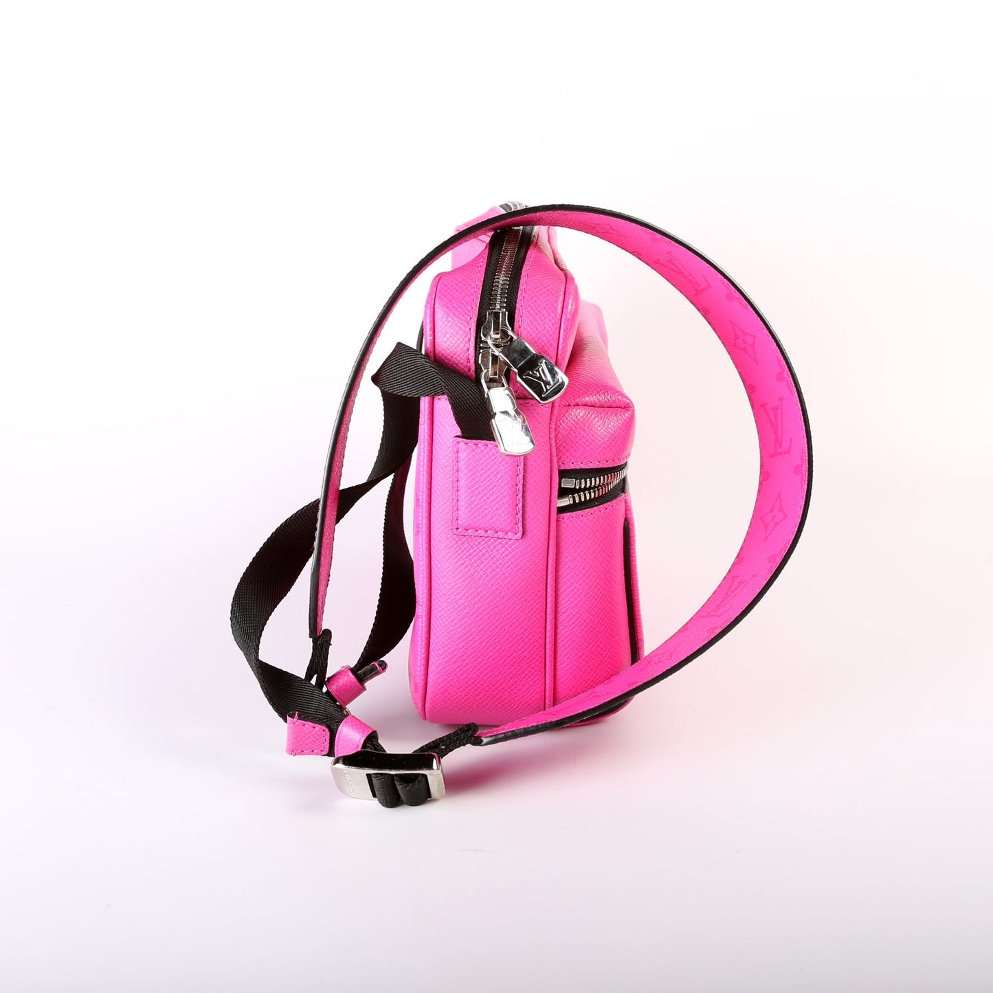 Louis Vuitton Outdoor Messenger Tiagarama