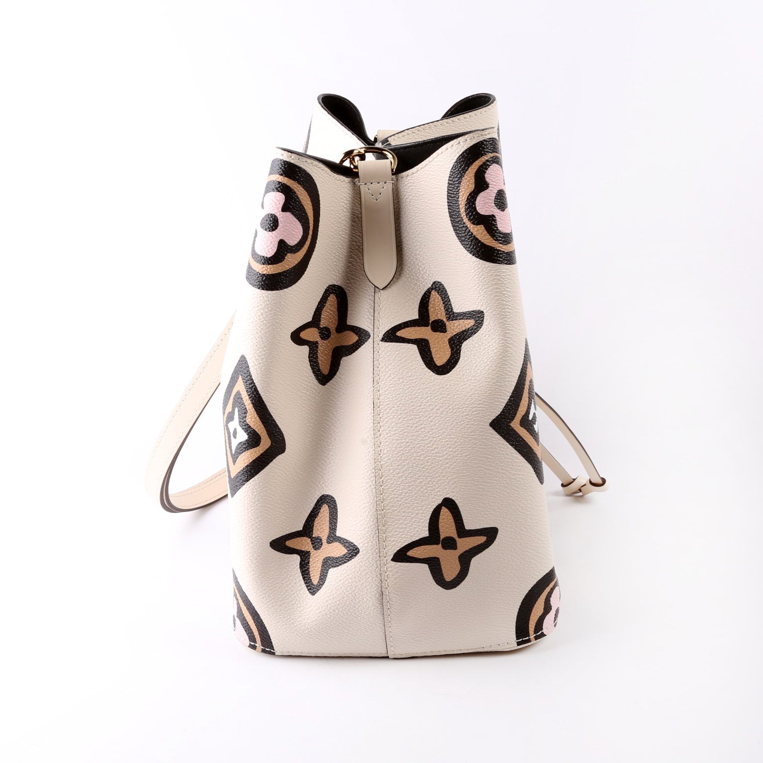 Louis Vuitton Neonoe Wilde at Heart Giant Monogram