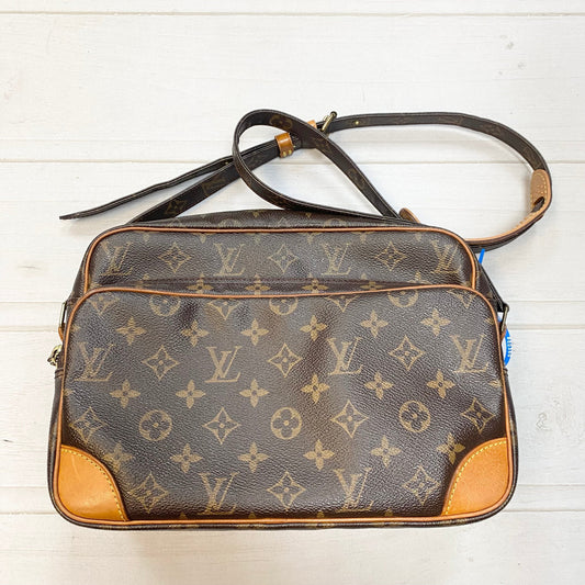 Crossbody Luxury Designer By Louis Vuitton Size: Large