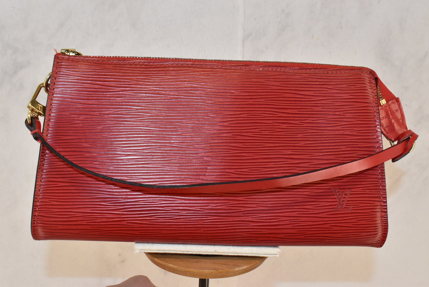Handbag Designer By Louis Vuitton Size: Small