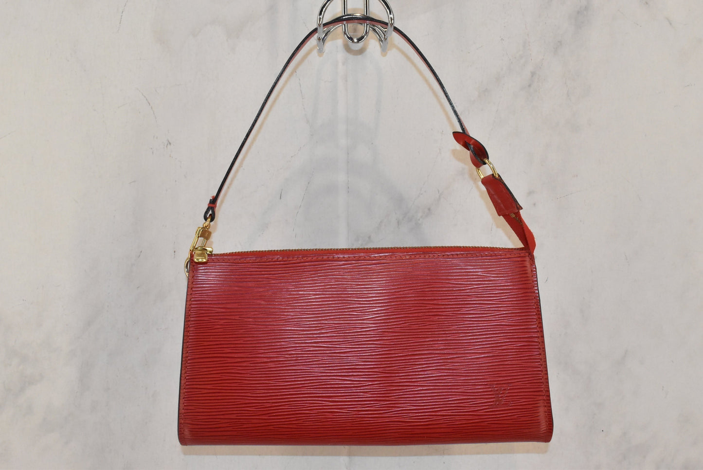 Handbag Designer By Louis Vuitton Size: Small