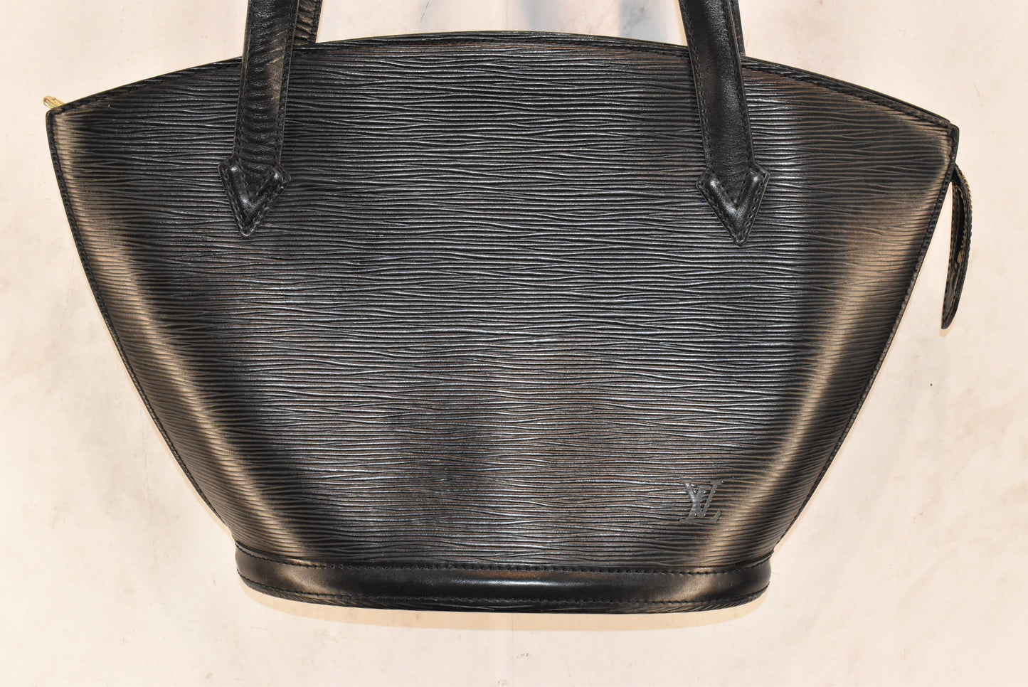 Handbag Luxury Designer By Louis Vuitton Size: Medium