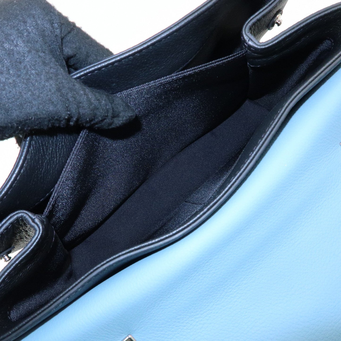 Louis Vuitton Lock Me Leather Cartable Hand Bag Blue Black M50250