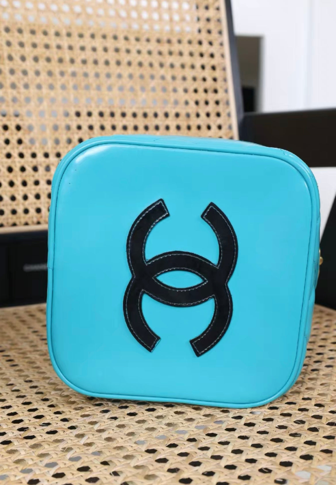 CHANEL 1995  "BARBIE" BLUE PATENT HEART-MIRROR VANITY CASE BAG