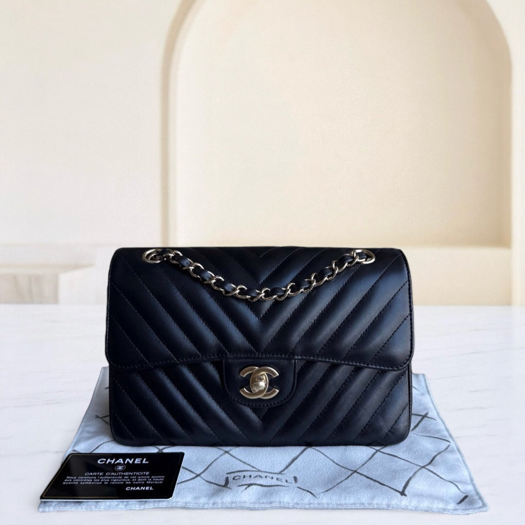 Chanel Classic Flap Small - 23CM Chevron Lambskin Black Gold Hardware Series 26